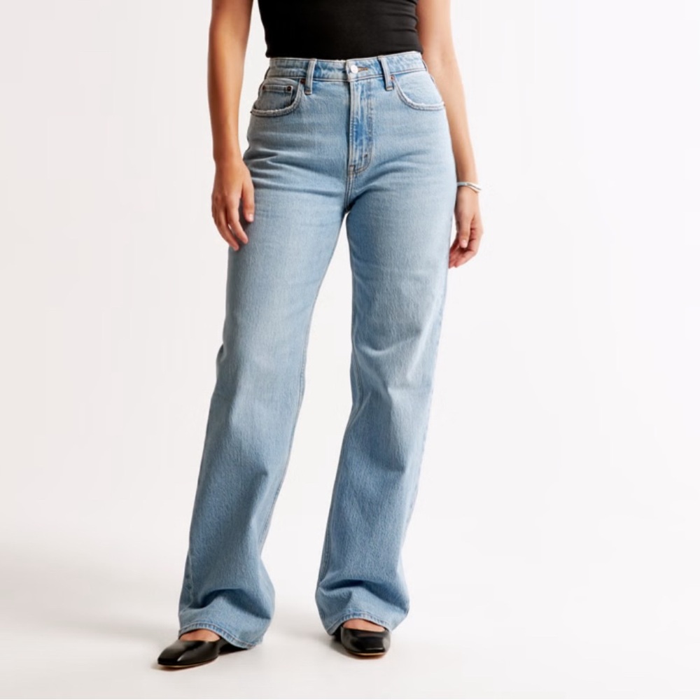 Abercrombie & Fitch NWT The 90’s Slim Straight High Rise Medium Fray Hem Jeans